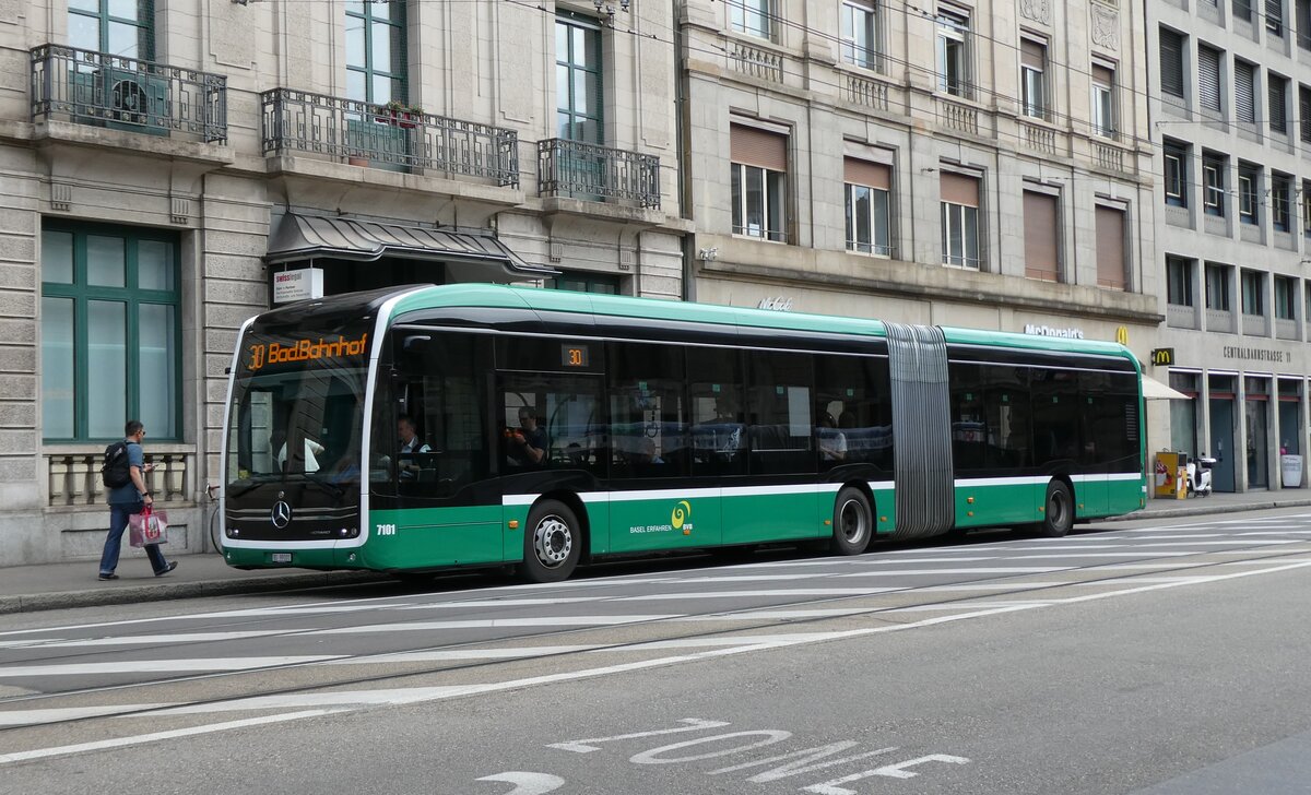 (278'468) - BVB Basel - Nr. 7101/BS 99'101 - eMercedes am 4. August 2025 beim Bahnhof Basel