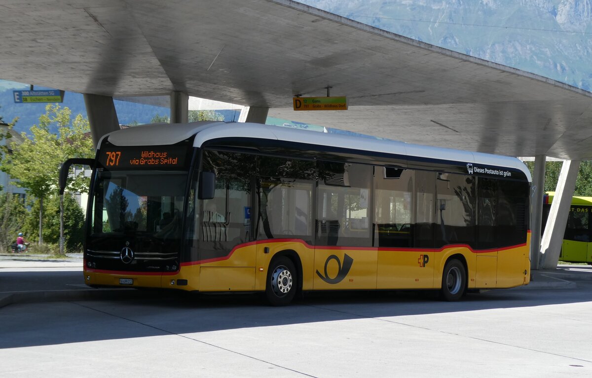 (278'658) - PostAuto Ostschweiz - SG 499'212/PID 12'132 - eMercedes am 8. August 2025 beim Bahnhof Buchs