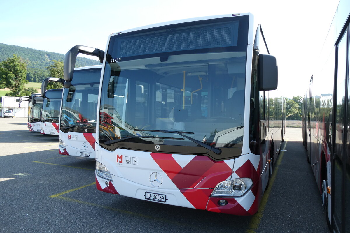 (278'690) - CarPostal Ouest - JU 36'039/PID 11'739 - Mercedes am 9. August 2025 in Develier, Parkplatz