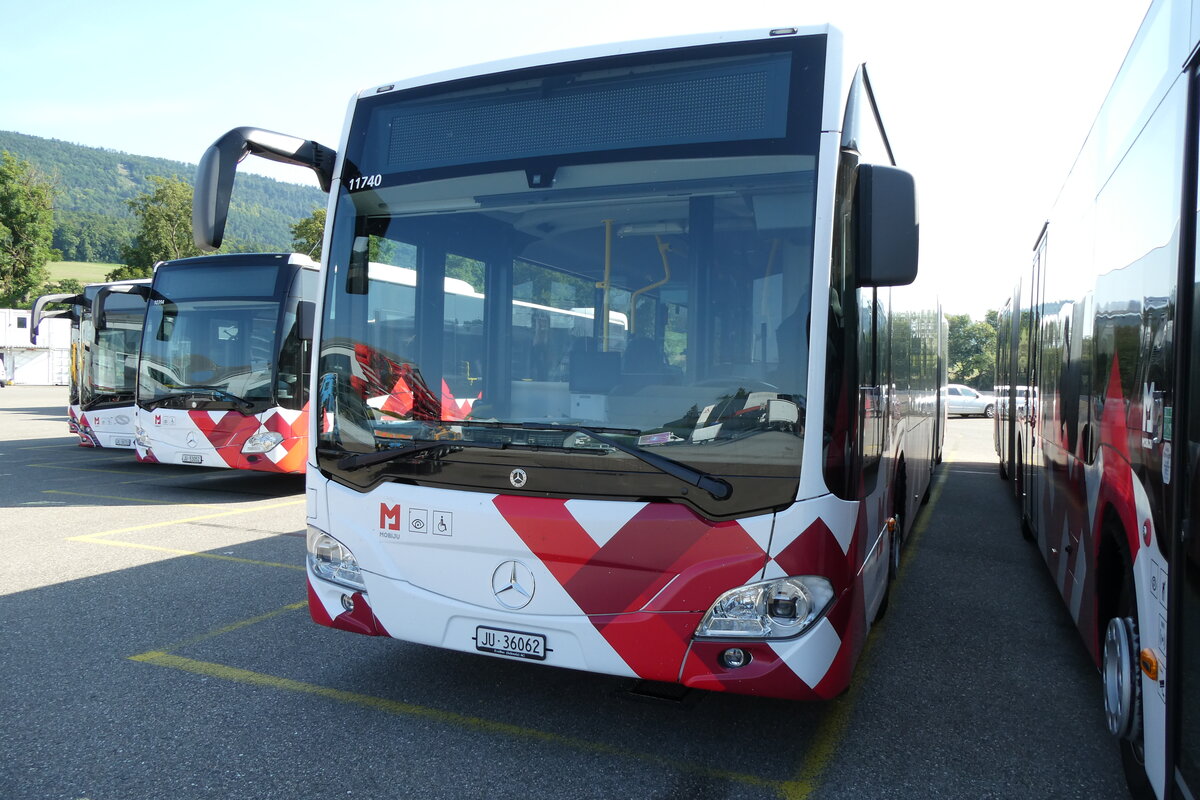 (278'691) - CarPostal Ouest - JU 36'062/PID 11'740 - Mercedes am 9. August 2025 in Develier, Parkplatz