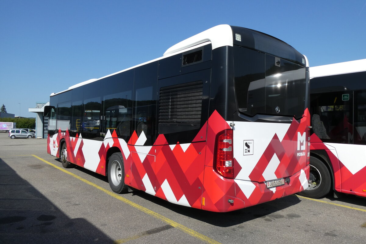 (278'693) - CarPostal Ouest - JU 53'052/PID 10'394 - Mercedes (ex Nr. 7) am 9. August 2025 in Develier, Parkplatz