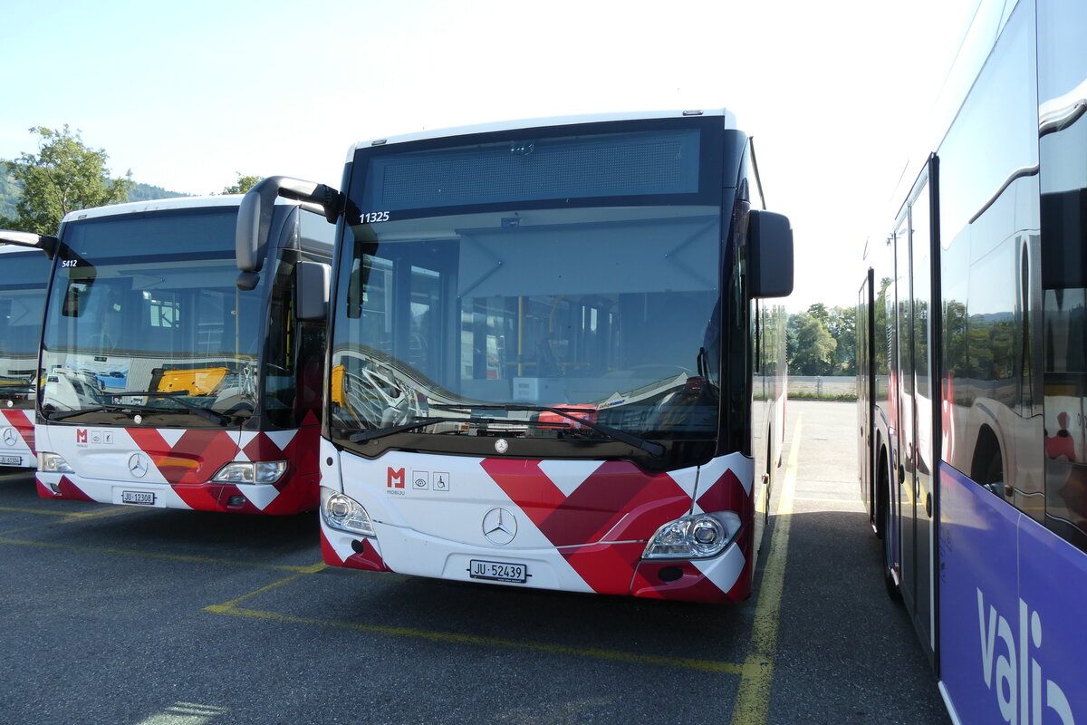 (278'696) - CarPostal Ouest - JU 52'439/PID 11'325 - Mercedes am 9. August 2025 in Develier, Parkplatz