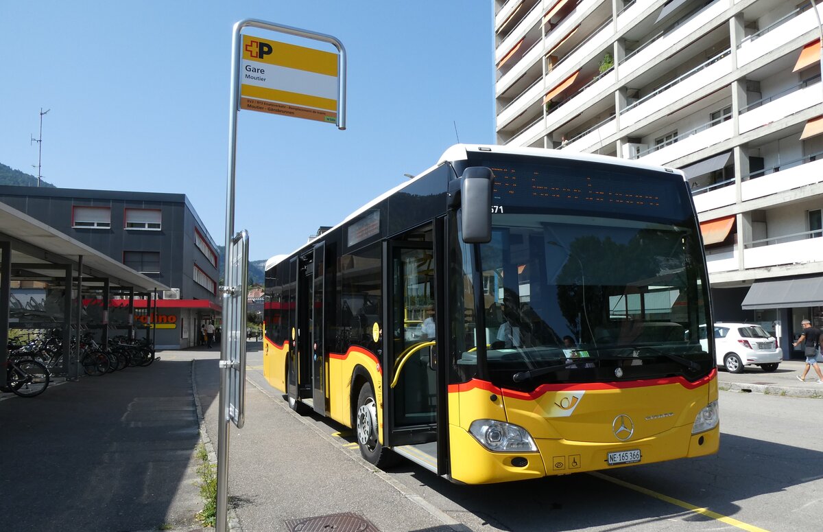 (278'718) - CarPostal Ouest - NE 165'366/PID 10'671 - Mercedes (ex VD 606'251) am 9. August 2025 beim Bahnhof Moutier