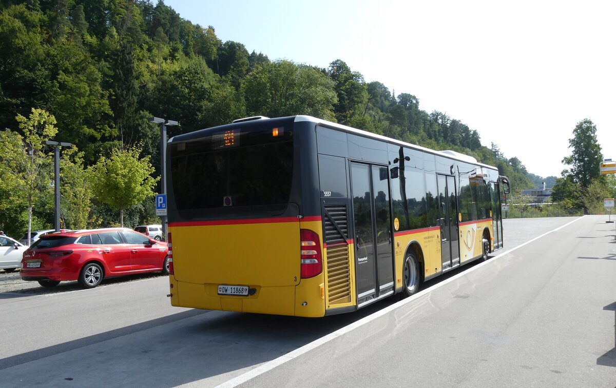 (278'852) - H�fliger, Sursee - Nr. 3/OW 11'868/PID 5557 - Mercedes am 15. August 2025 beim Bahnhof Laupen (Einsatz PostAuto)
