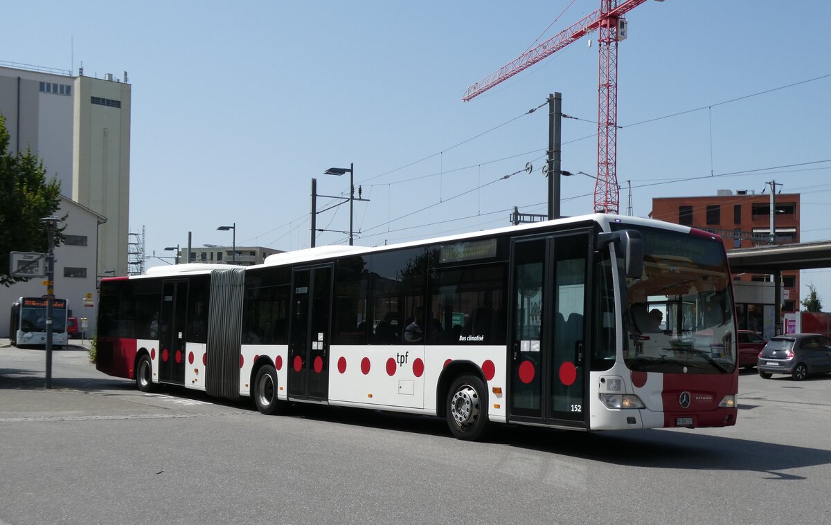 (278'881) - TPF Fribourg - Nr. 152/FR 300'317 - Mercedes am 15. August 2025 beim Bahnhof D�dingen
