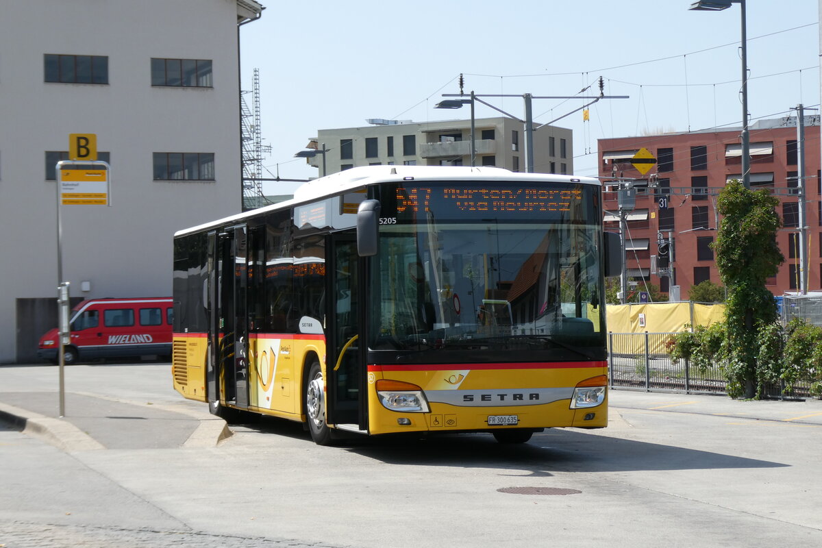 (278'883) - Wieland, Murten - Nr. 52/FR 300'635/PID 5205 - Setra am 15. August 2025 beim Bahnhof D�dingen