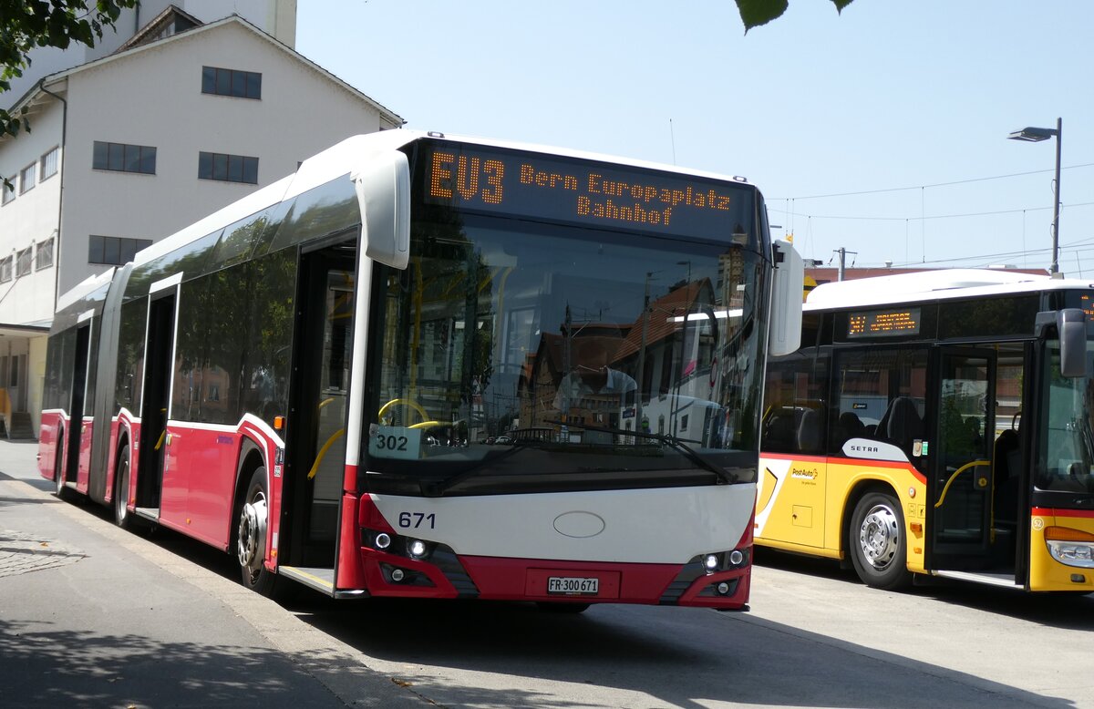 (278'884) - Intertours, Domdidier - Nr. 671/FR 300'671 - Solaris (ex PostBus/A BD 15'715) am 15. August 2025 beim Bahnhof D�dingen