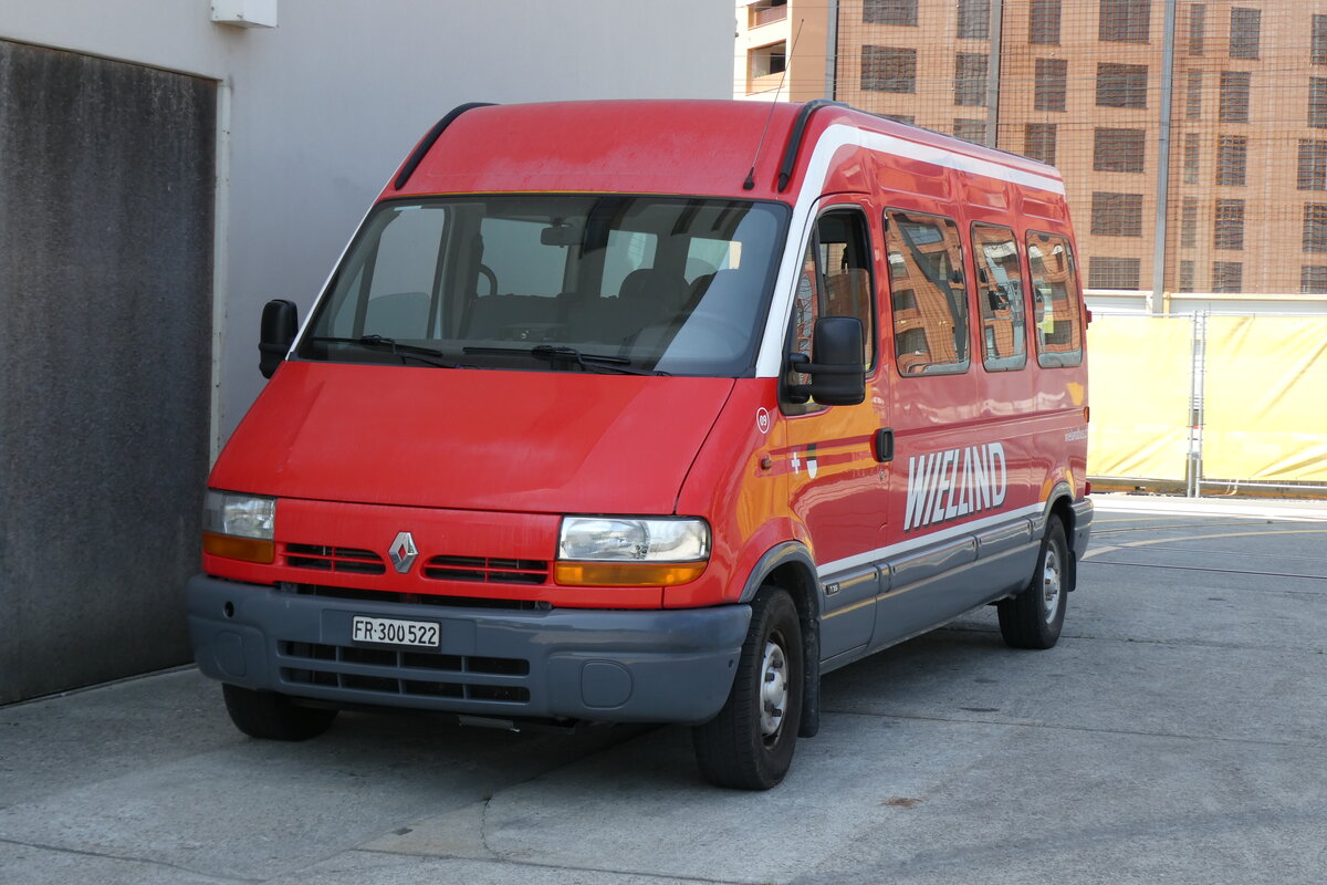 (278'890) - Wieland, Murten - Nr. 9/FR 300'522 - Renault am 15. August 2025 beim Bahnhof D�dingen