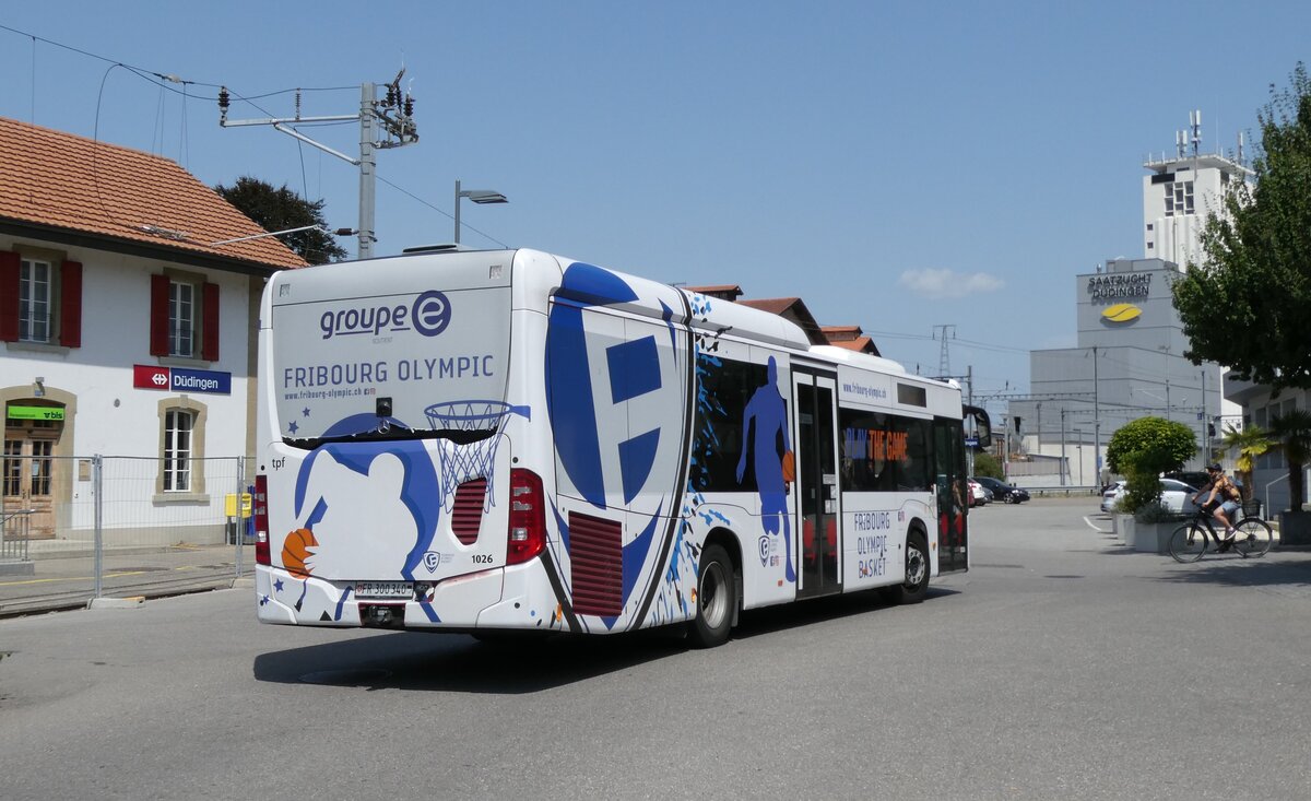 (278'897) - TPF Fribourg - Nr. 1026/FR 300'340 - Mercedes am 15. August 2025 beim Bahnhof D�dingen