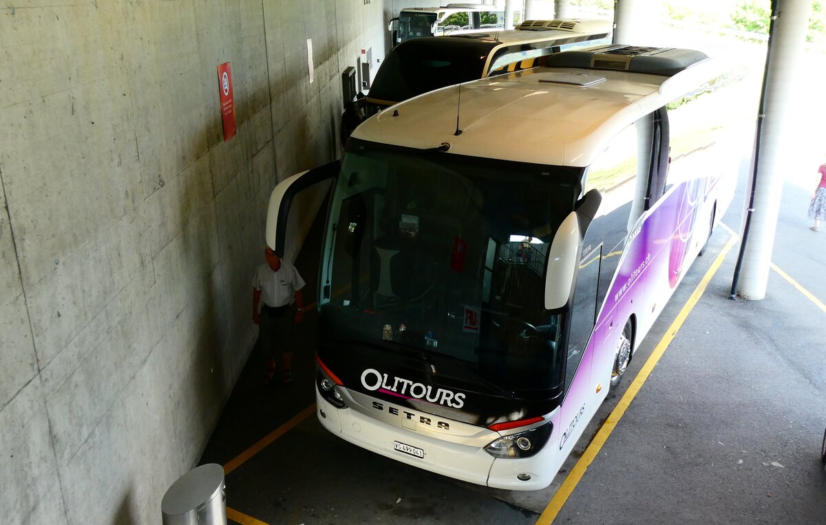 (279'194) - Olitours, Saxon - VS 499'041 - Setra am 17. August 2025 in Avry-devant-Pont, Autobahnrastst�tte