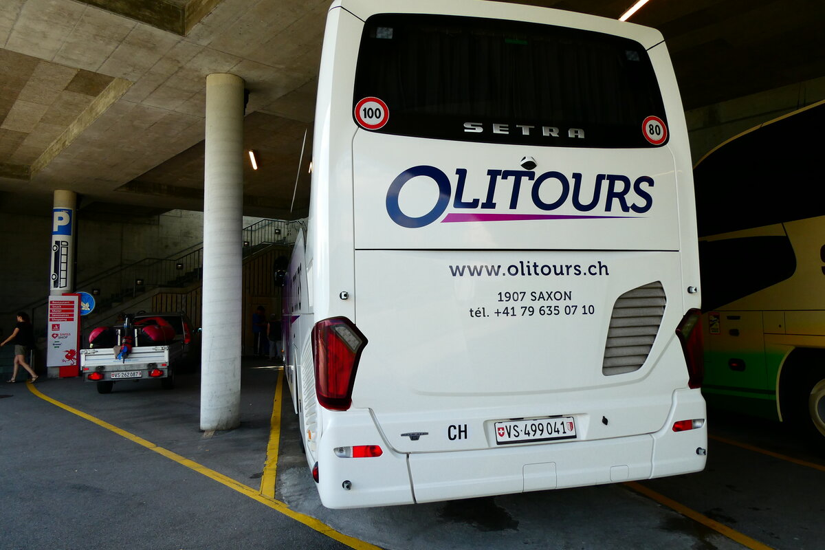 (279'196) - Olitours, Saxon - VS 499'041 - Setra am 17. August 2025 in Avry-devant-Pont, Autobahnrastst�tte