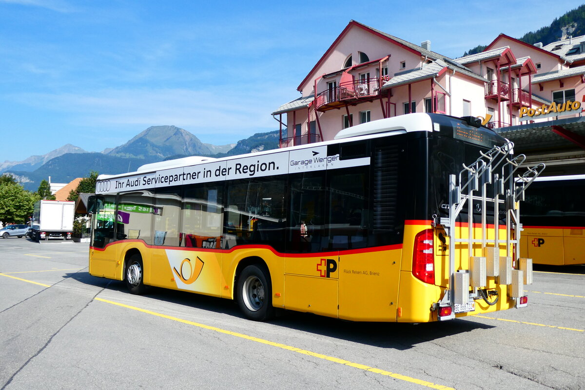 (279'198) - Fl�ck, Brienz - Nr. 22/BE 868'722/PID 11'213 - Mercedes am 19. August 2025 in Meiringen, Postautostation