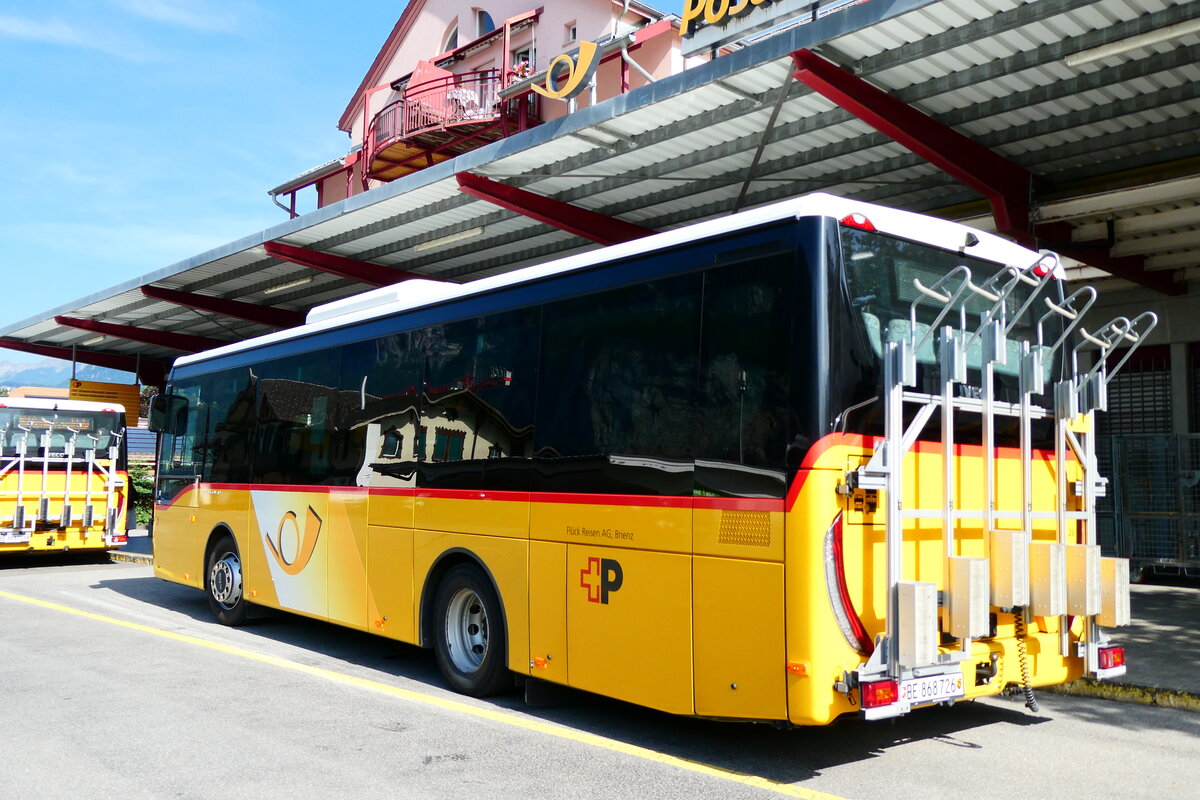 (279'199) - Fl�ck, Brienz - Nr. 26/BE 868'726/PID 11'668 - Iveco am 19. August 2025 in Meiringen, Postautostation