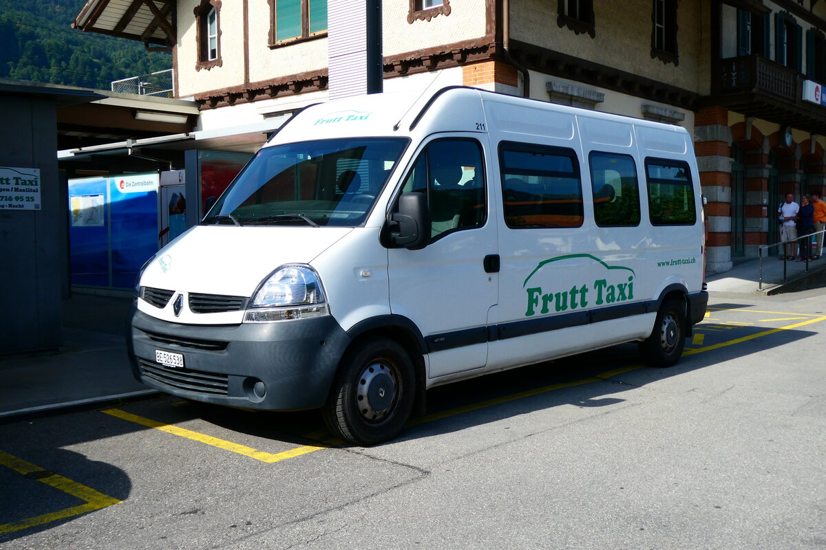 (279'201) - Huggler, Meiringen - BE 526'538 - Renault am 19. August 2025 beim Bahnhof Meiringen