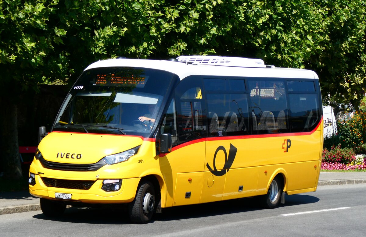 (279'208) - PostAuto Zentralscheiz - Nr. 301/OW 5300/PID 11'110 - Iveco/Rosero (ex HW Kleinbus, Giswil) am 19. August 2025 beim Bahnhof Sarnen