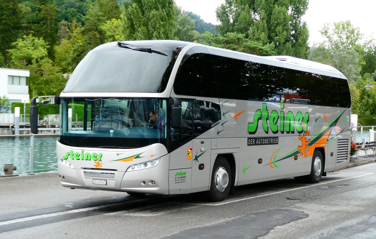 (279'501) - Steiner, Messen - SO 47'147 - Neoplan am 28. August 2025 bei der Schiffl�ndte Thun