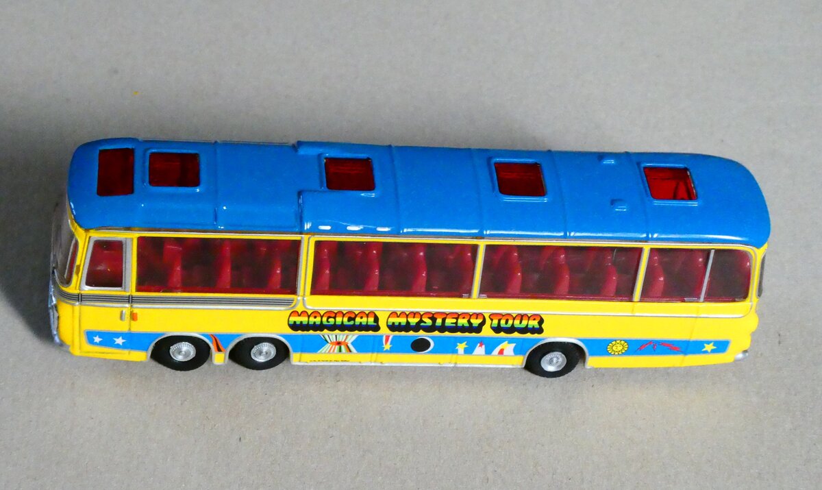 (279'790) - Aus England: The Beatles - URO 913 E - Bedford am 31. August 2025 in Thun (Modell)