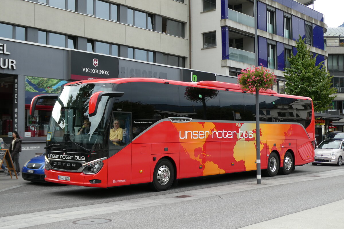 (279'875) - Aus Deutschland: Unser Roter Bus, Ueckerm�nde - VG-B 2508 - Setra am 4. September 2025 beim Bahnhof Interlaken West