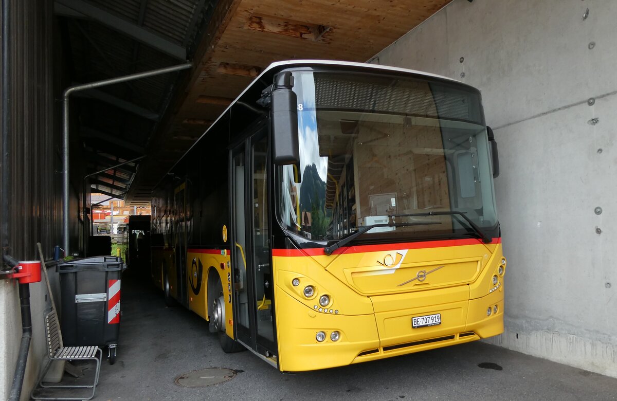 (279'911) - PostAuto Bern - BE 707'919/PID 11'458 - Volvo (ex K�bli, Gstaad) am 5. September 2025 in Gstaad, Garage