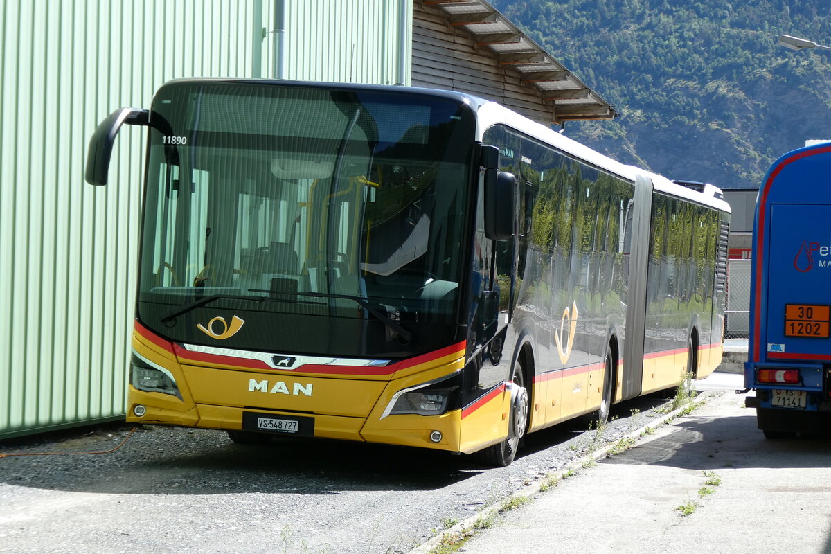 (279'990) - PostAuto Wallis - Nr. 87/VS 548'727/PID 11'890 - MAN am 6. September 2025 in Leytron, Garage Buchard