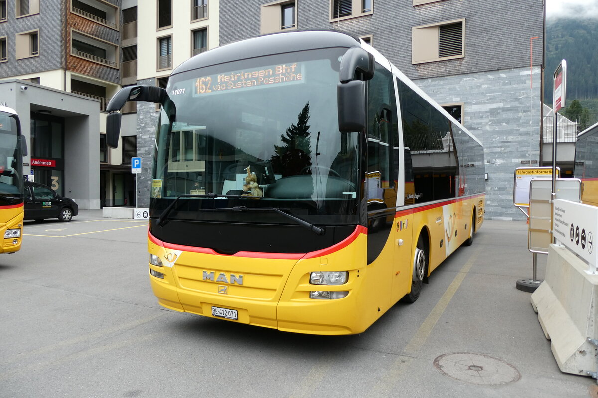 (280'058) - PostAuto Bern - Nr. 71/BE 412'071/PID 11'071 - MAN (ex PostAuto Zentralschweiz Nr. 20; ex Dillier, Sarnen Nr. 20) am 8. September 2025 in Andermatt, Bahnhofplatz