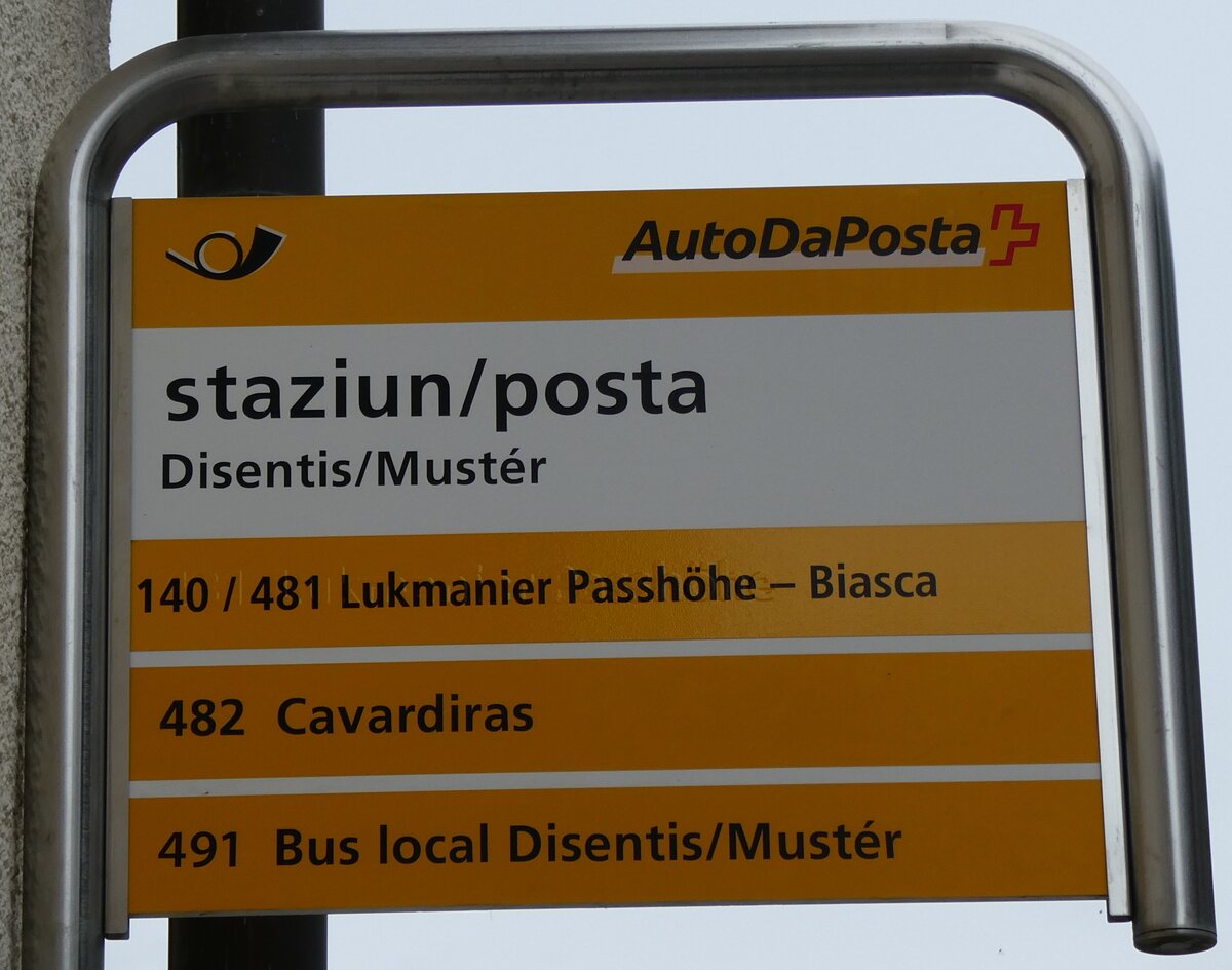 (280'082) - PostAuto-Haltestellenschild - Disentis/Must�r, staziun/posta - am 8. September 2025