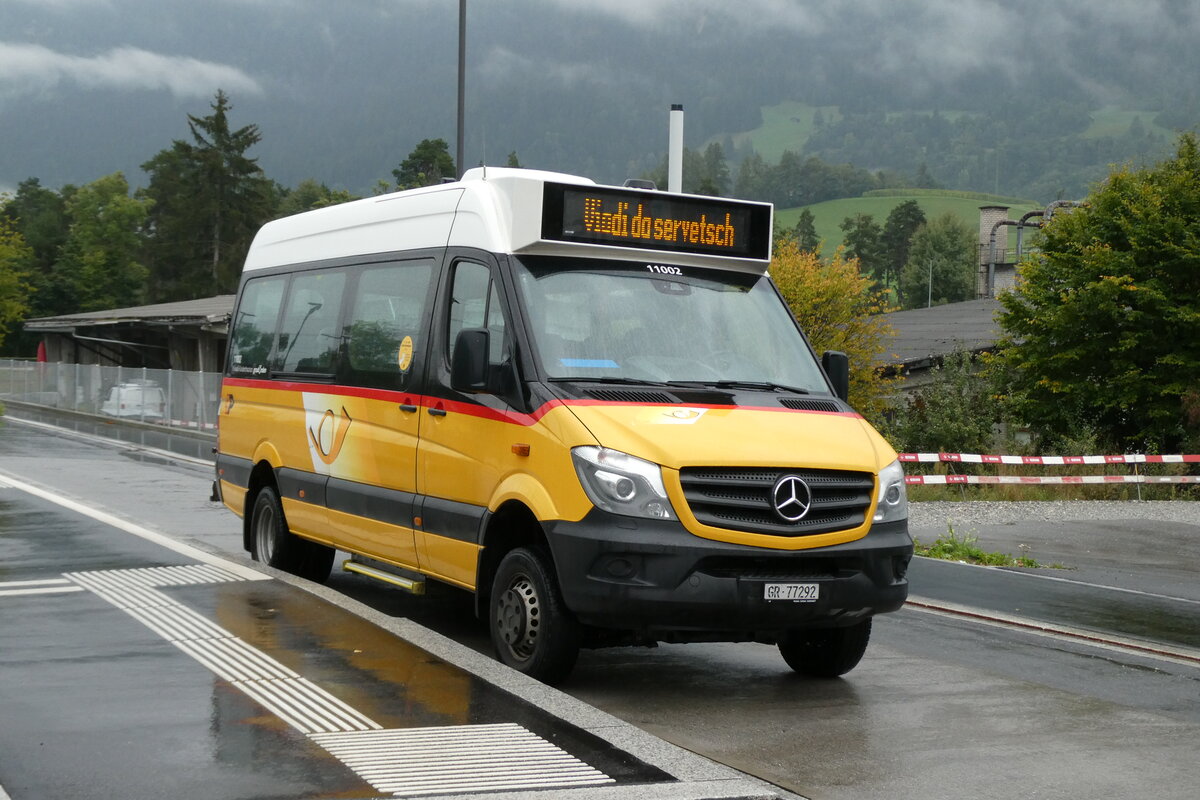 (280'090) - PostAuto Graub�nden - GR 77'292/PID 11'002 - Mercedes (ex Nr. 34; ex Nr. 4) am 9. September 2025 beim Bahnhof Ilanz
