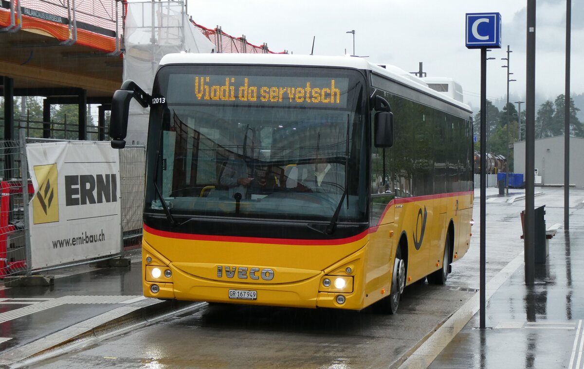 (280'099) - PostAuto Graub�nden - GR 167'949/PID 12'013 - Iveco (ex Nr. 7) am 9. September 2025 beim Bahnhof Ilanz