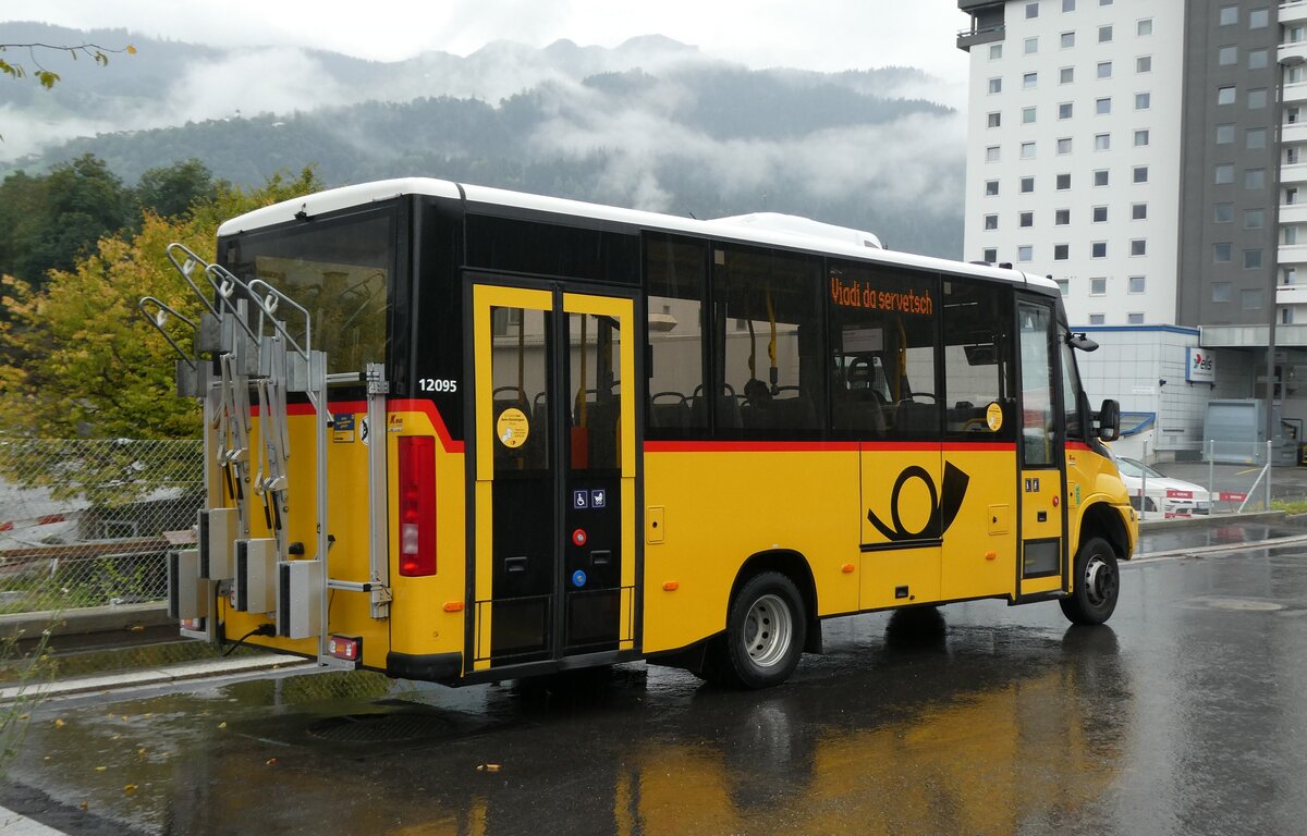 (280'114) - PostAuto Graub�nden - GR 100'381/PID 12'095 - Iveco/K-Bus am 9. September 2025 beim Bahnhof Ilanz