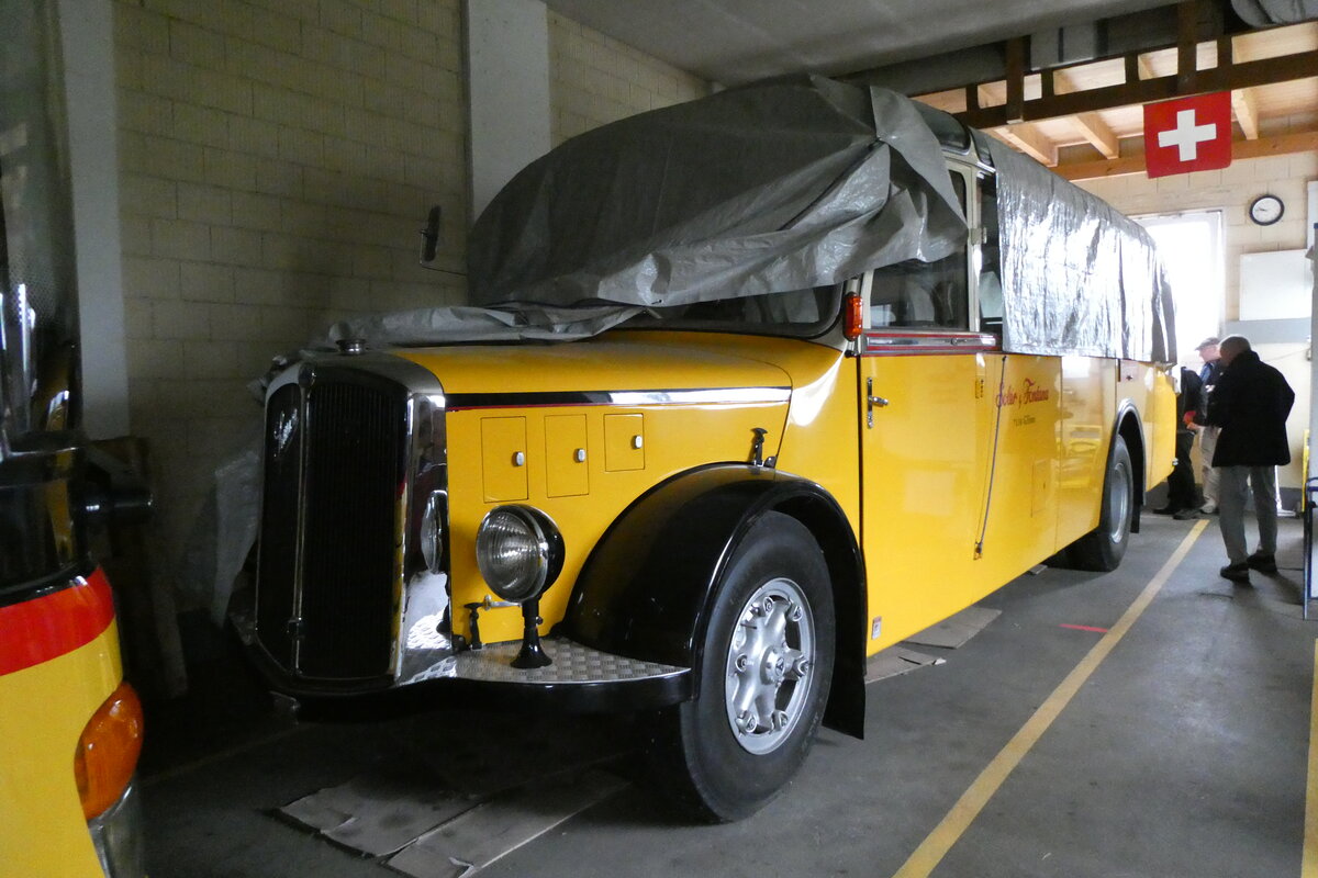 (280'228) - Sol�r&Fontana, Ilanz - Nr. 5 - Saurer/R&J am 10. September 2025 in Disentis, Garage Bundi (teilweise zugedeckt)