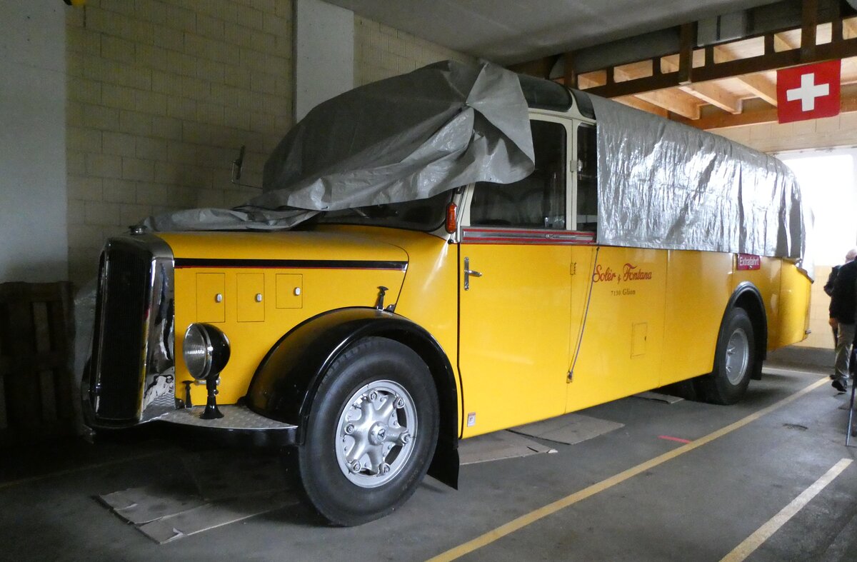 (280'229) - Sol�r%Fontana, Ilanz - Nr. 5 - Saurer/R&J am 10. September 2025 in Disentis, Garage Bundi (teilweise zugedeckt)