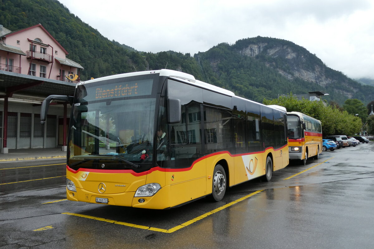 (280'294) - Fl�ck, Brienz - Nr. 23/BE 868'723/PID 11'528 - Mercedes am 10. September 2025 in Meiringen, Postautostation
