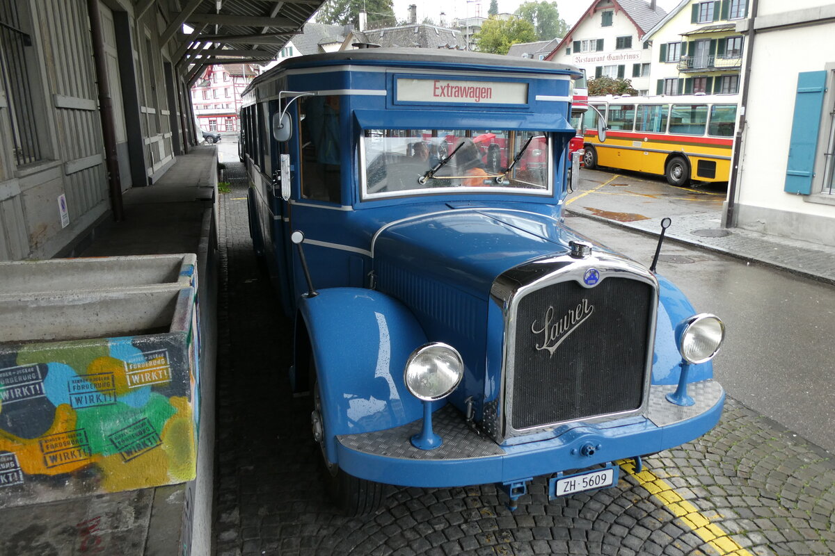 (280'700) - VBZ Z�rich (TMZ) - Nr. 9/ZH 5609 - Saurer/SWS (ex Bamert, Wollerau; ex BBA Aarau Nr. 1; ex VBZ Z�rich Nr. 209; ex VBZ Z�rich Nr. 9) am 27. September 2025 beim Bahnhof W�denswil