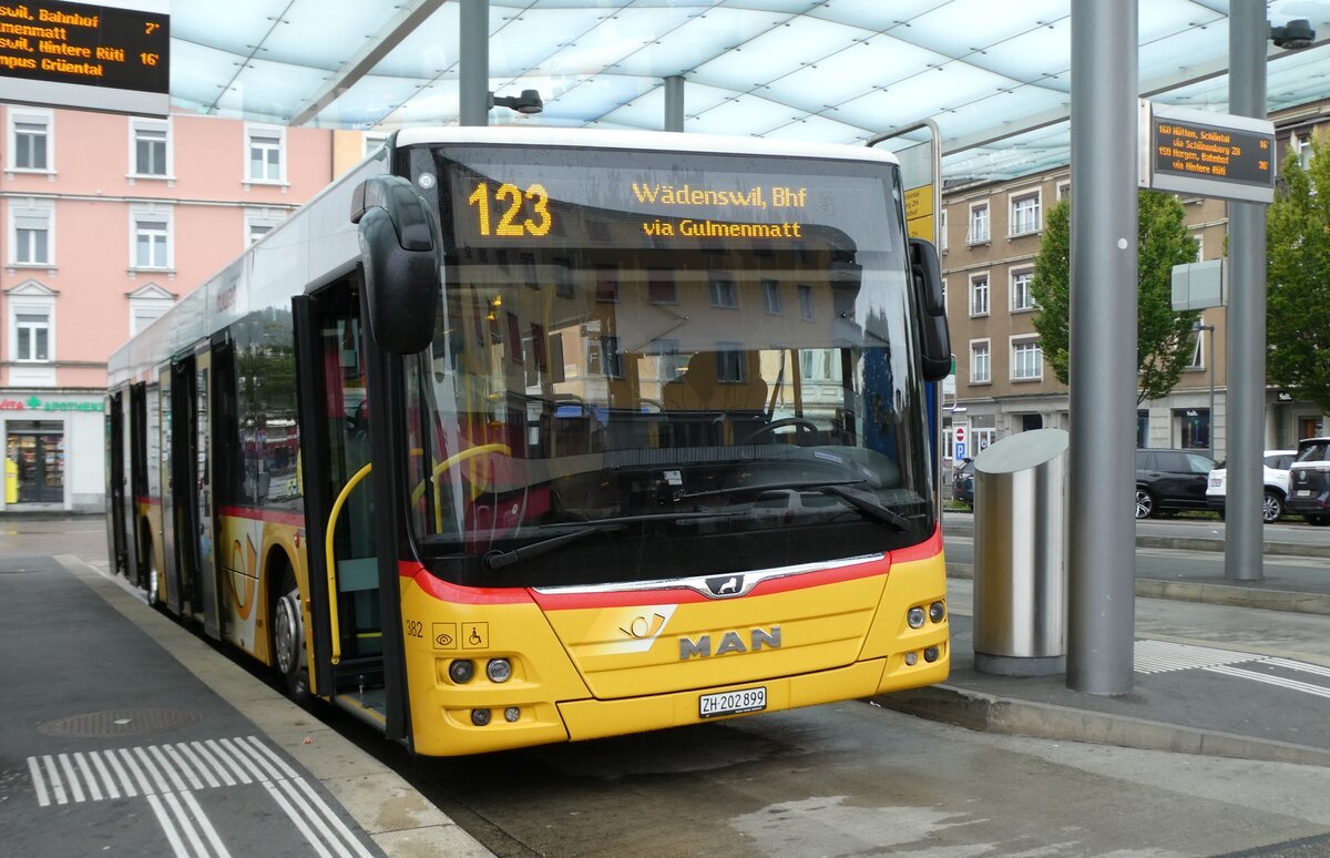 (280'718) - PostAuto Z�rich - Nr. 382/ZH 202'899/PID 11'269 - MAN am 27. September 2025 beim Bahnhof W�denswil