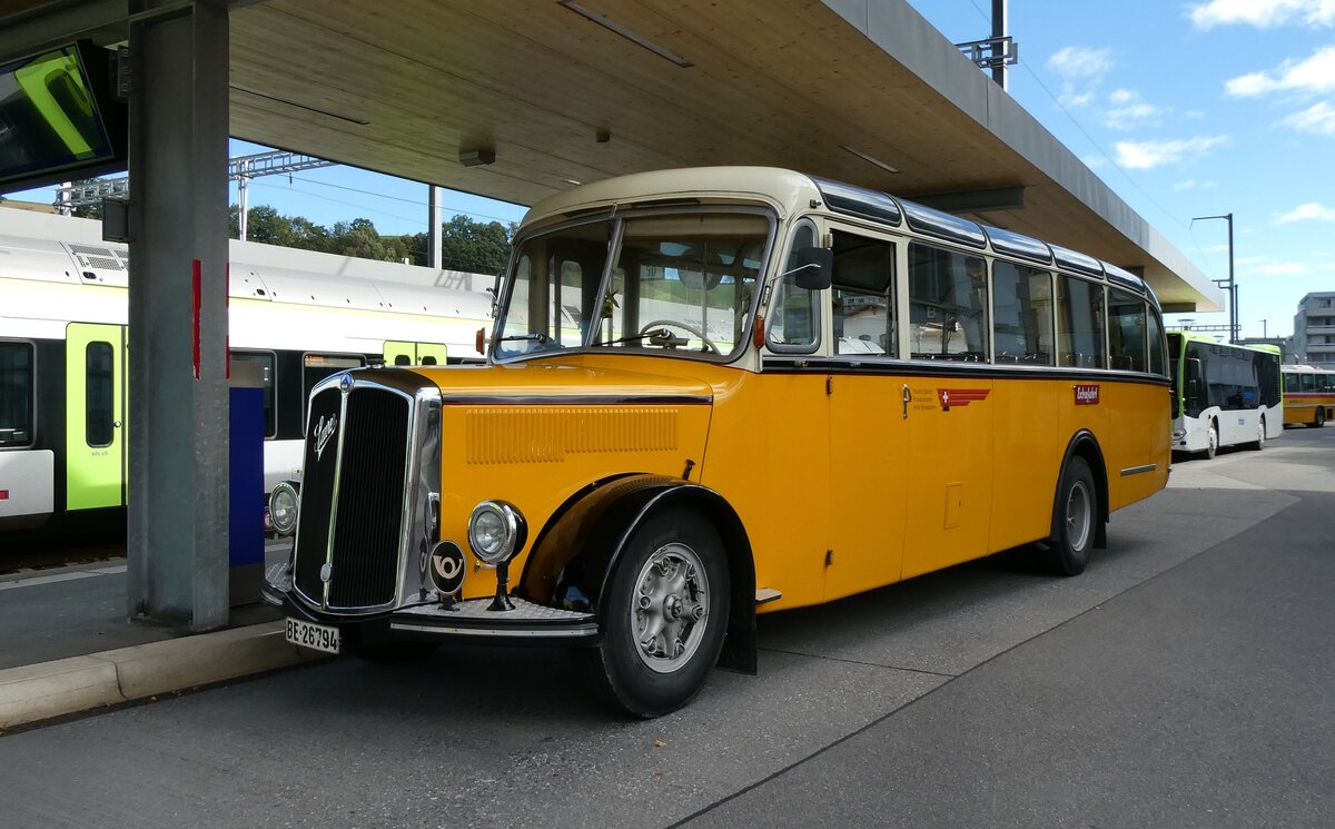(280'956) - Stalder, Wyssachen - BE 26'794 - Saurer/R&J (ex Loosli, Wyssachen) am 4. Oktober 2025 beim Bahnhof Huttwil