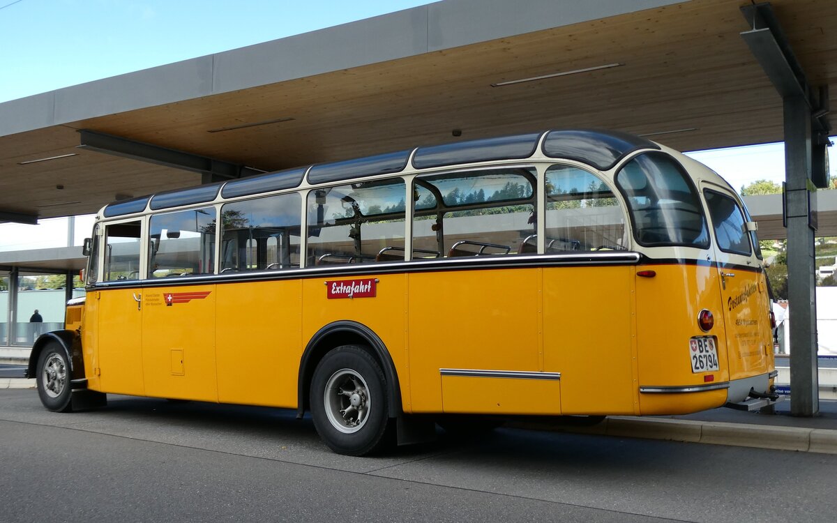 (280'961) - Stalder, Wyssachen - BE 26'794 - Saurer/R&J (ex Loosli, Wyssachen) am 4. Oktober 2025 beim Bahnhof Huttwil