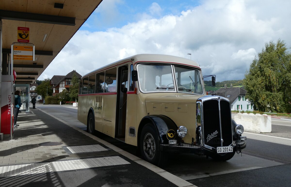 (281'008) - Steiner, Messen - SO 20'142 - Berna/Hess (ex B�rtschi, Biberen) am 5. Oktober 2025 beim Bahnhof Biglen