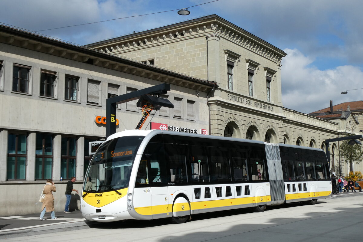 (281'144) - VBSH Schaffhausen - Nr. 4/SH 38'004 - eIrizar am 10. Oktober 2025 beim Bahnhof Schaffhausen