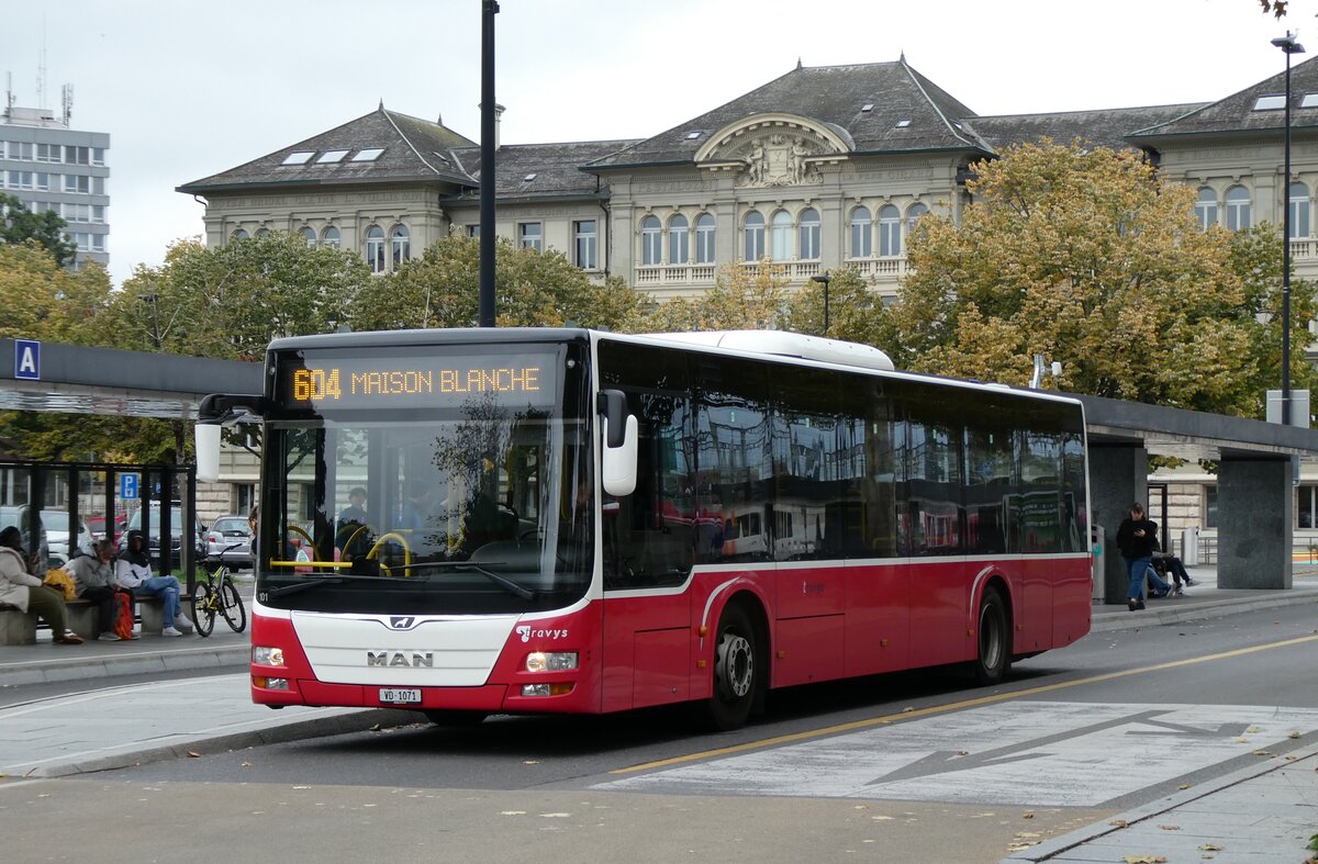 (281'264) - TRAVYS Yverdon - Nr. 101/VD 1071 - MAN (ex Dr. Richard, A-Wien Nr. 1434) am 11. Oktober 2025 beim Bahnhof Yverdon
