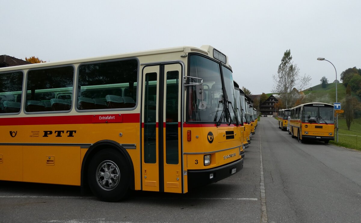 (281'377) - Kolb, Grasswil - Nr. 3/BE 93'915 - Saurer/R&J (ex Schmocker, Stechelberg Nr. 3/PID 2409; ex Schmocker, Stechelberg Nr. 1; ex Gertsch, Stechelberg Nr. 1) am 12. Oktober 2025 in Schwarzenberg, R�ssli (Teilaufnahme)