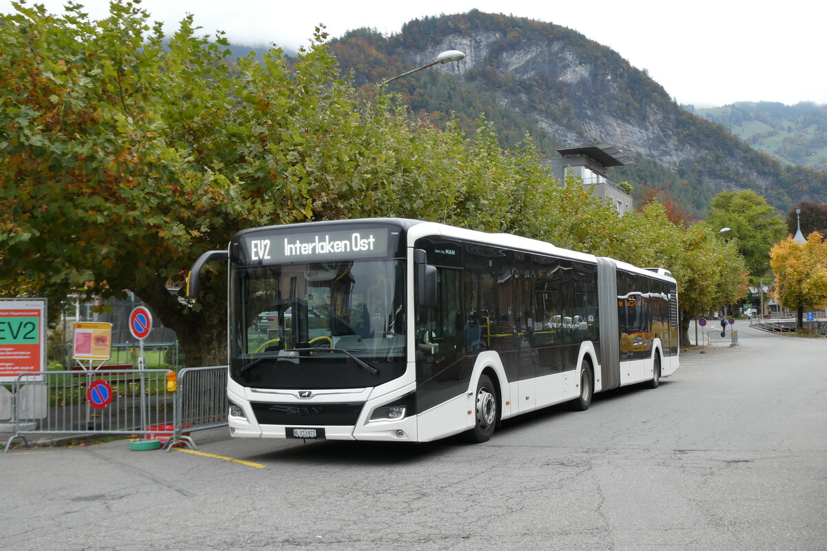(281'545) - PostAuto Nordschweiz - BL 213'872/PID 12'417 - MAN (ex RSVG Troisdorf/D Nr. 2804) am 16. Oktober 2025 beim Bahnhof Meiringen