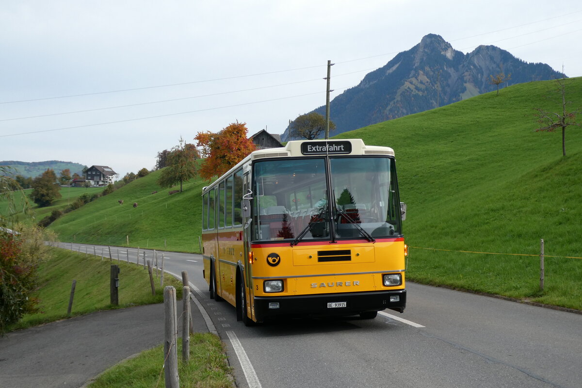 (281'667) - Kolb, Grasswil - Nr. 3/BE 93'915 - Saurer/R&J (ex Schmocker, Stechelberg Nr. 3/PID 2409; ex Schmocker, Stechelberg Nr. 1; ex Gertsch, Stechelberg Nr. 1) am 19. Oktober 2025 in Kerns, Erlebnisbauernhof Weid
