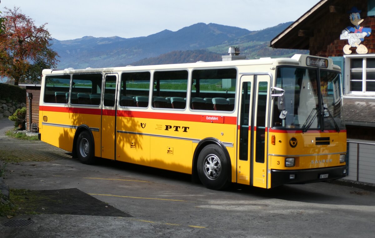 (281'672) - Kolb, Grasswil - Nr. 3/BE 93'915 - Saurer/R&J (ex Schmocker, Stechelberg Nr. 3/PID 2409; ex Schmocker, Stechelberg Nr. 1; ex Gertschm Stechelberg Nr. 1) am 19. Oktober 2025 in Kerns, Erlebnisbauernhof Weid 