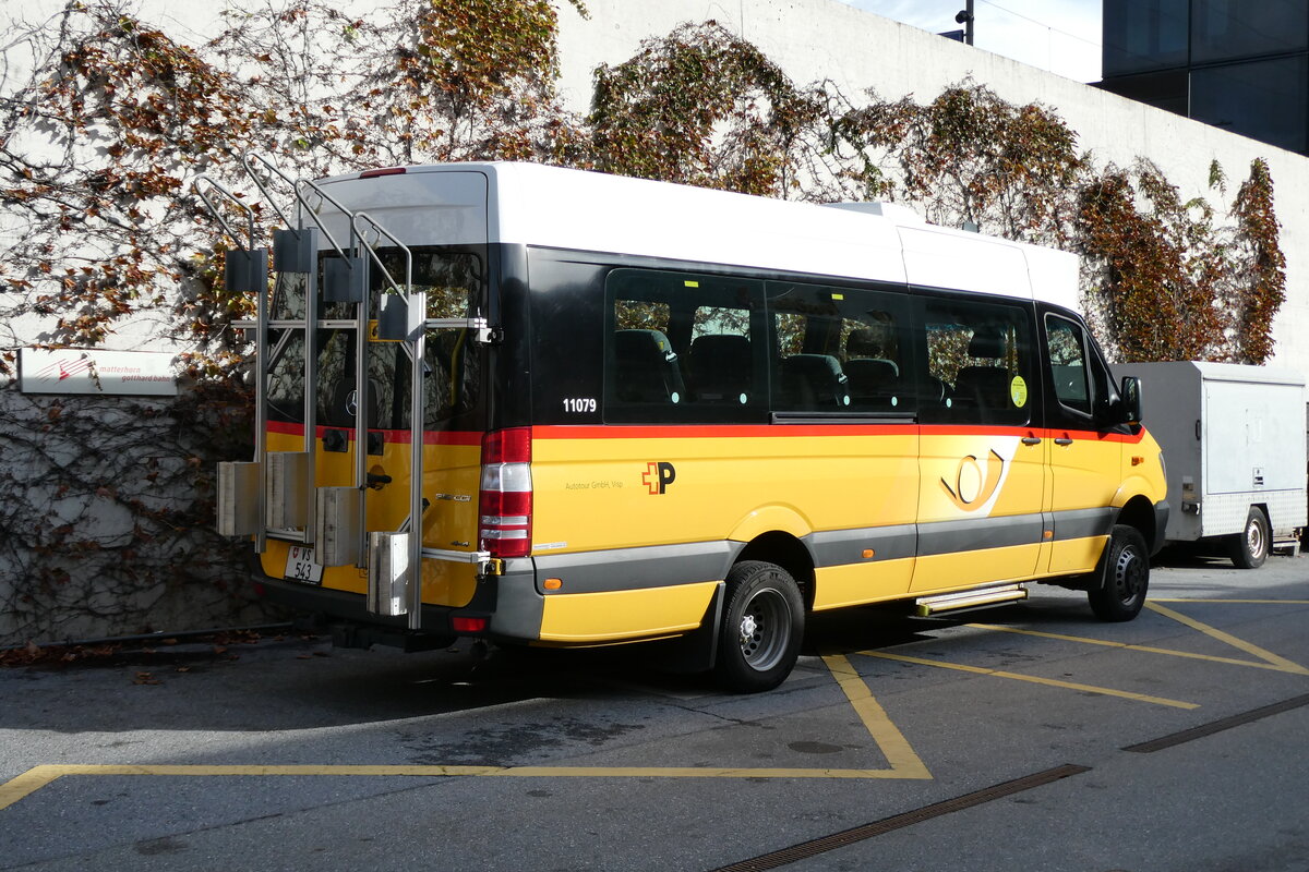(281'703) - Autotour, Visp - VS 543/PID 10'079 - Mercedes am 21. Oktober 2025 beim Bahnhof Visp