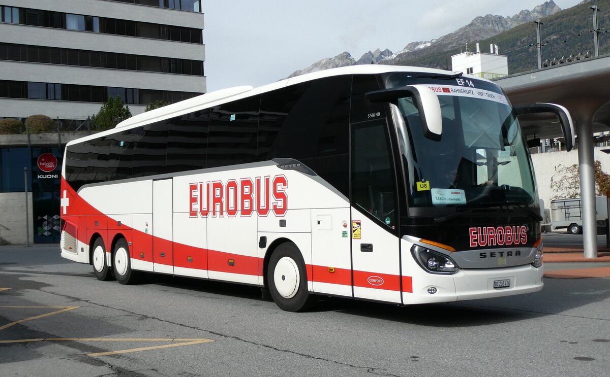 (281'729) - Funi-Car, Biel Nr. 14/BE 208'414 - Setra am 21. Oktober 2025 beim Bahnhof Visp