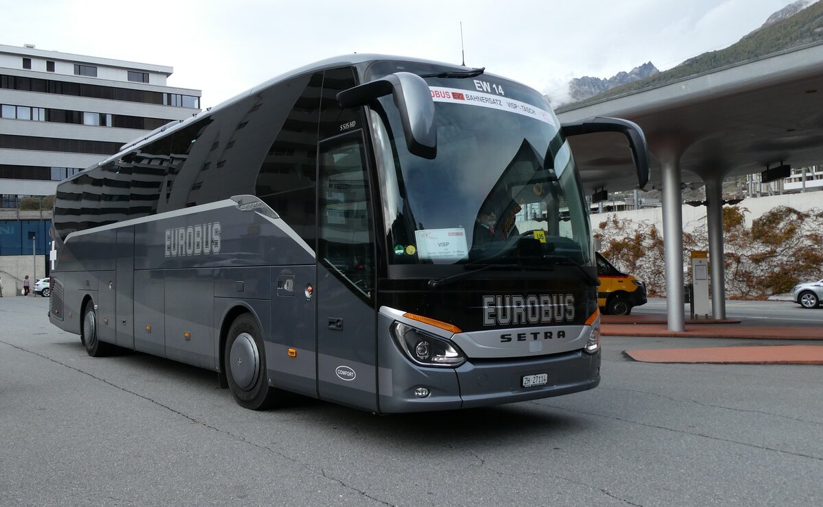(281'737) - Welti-Furrer, Bassersdorf - Nr. 14/ZH 27'114 - Setra am 21. Oktober 2025 beim Bahnhof Visp 