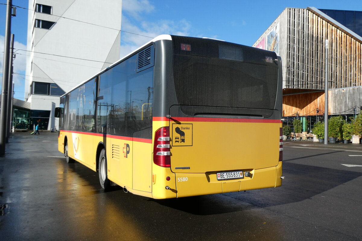 (281'762) - PostAuto Bern - Nr. 5580/BE 555'831/PID 5580 - Mercedes (ex Nr. 531) am 24. Oktober 2025 beim Bahnhof Bern Br�nnen Westside