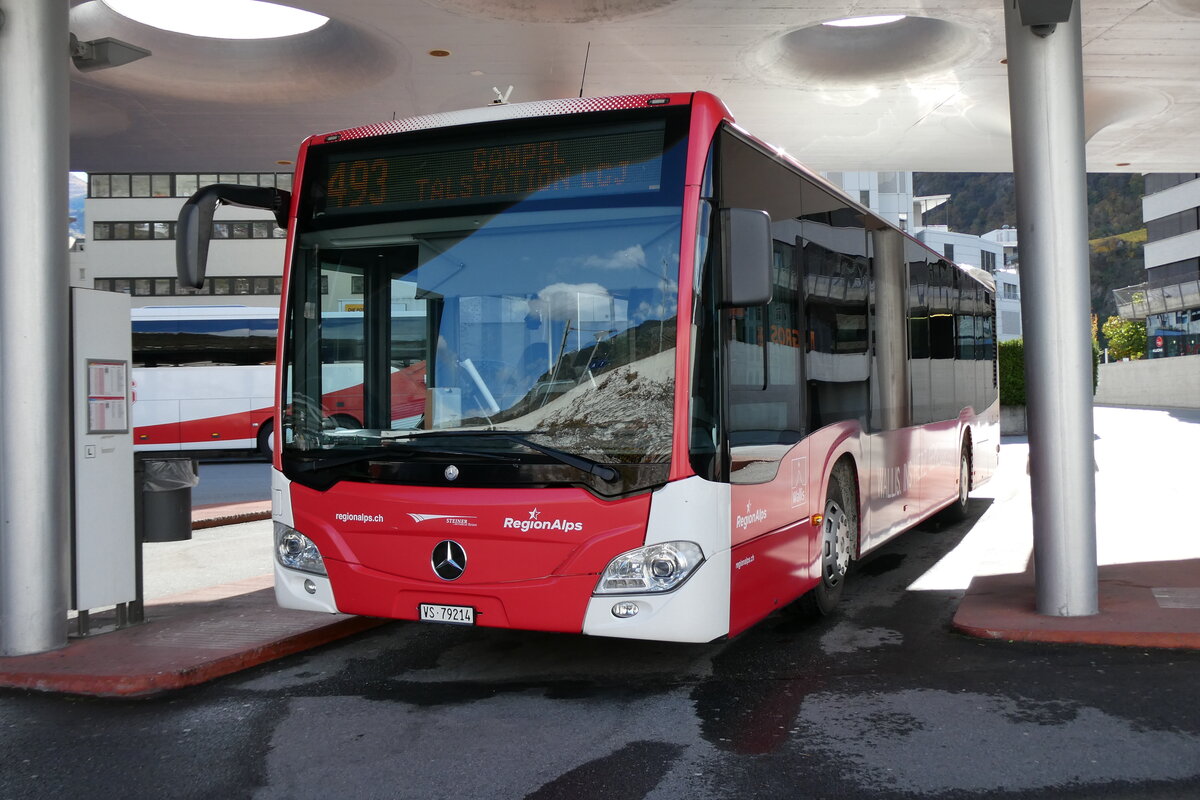 (281'774) - Steiner, Niedergesteln - VS 79'214 - Mercedes am 24. Oktober 2025 beim Bahnhof Visp
