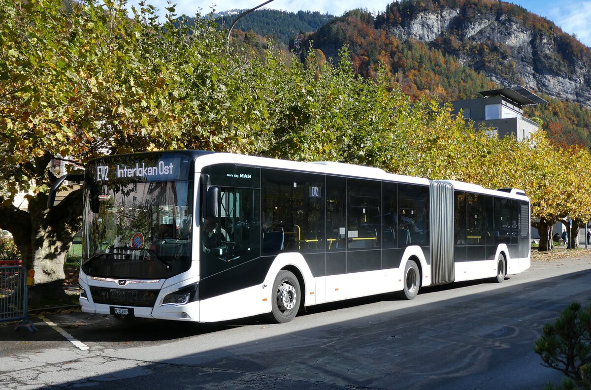 (281'858) - PostAuto Nordschweiz - BL 231'872/PID 12'417 - MAN (ex RSVG Troisdorf/D Nr. 2804) am 28. Oktober 2025 beim Bahnhof Meiringen