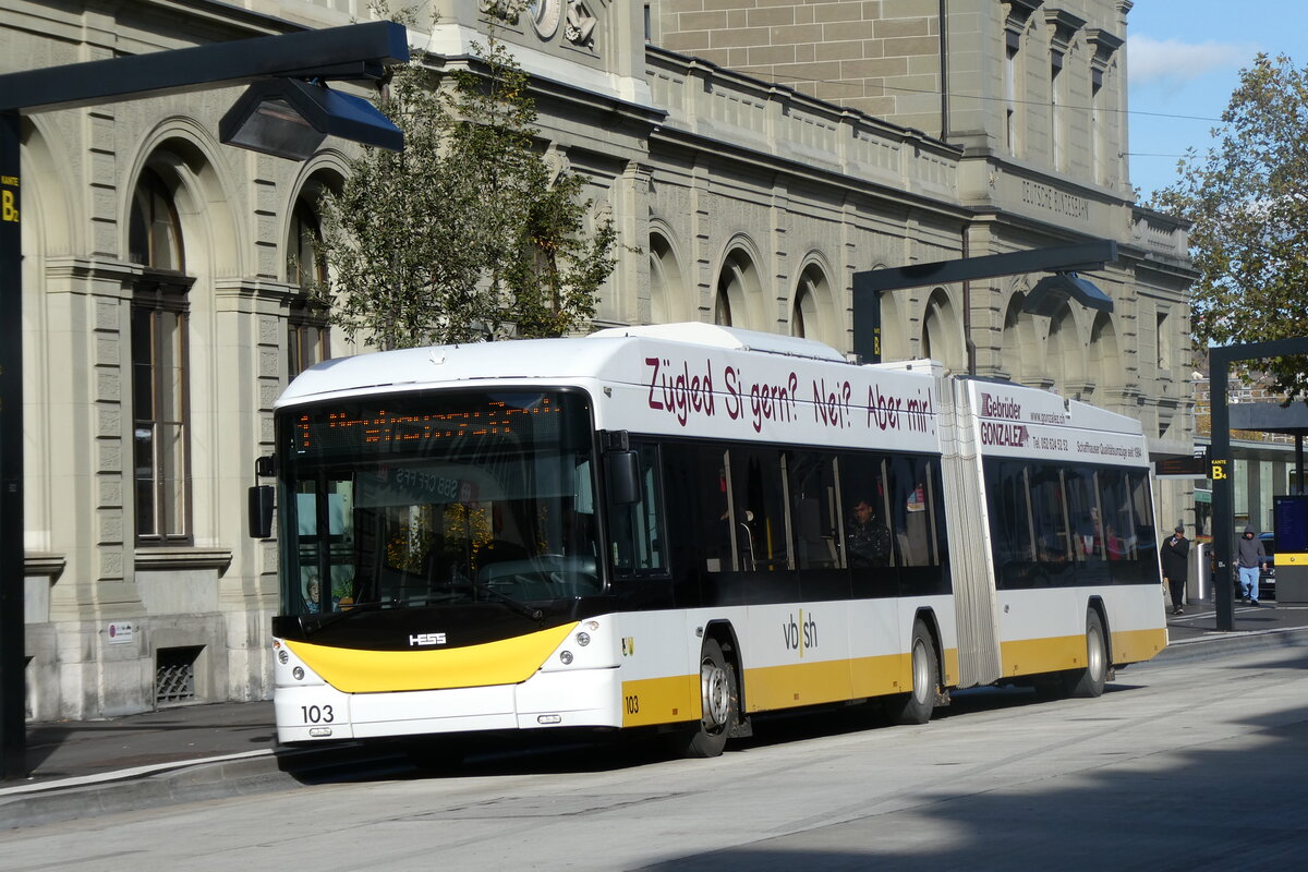 (281'911) - VBSH Schaffhausen - Nr. 103 - Hess/Hess Gelenktrolleybus am 30. Oktober 2025 beim Bahnhof Schaffhausen